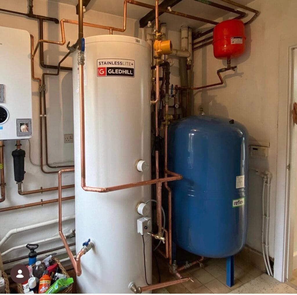Gledhill unvented hot water cylinder and accumulator installed by Oxyplumb in Oxfordshire
